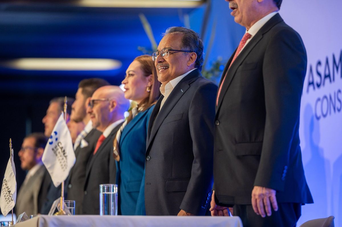 Andrés Mijes en evento institucional
